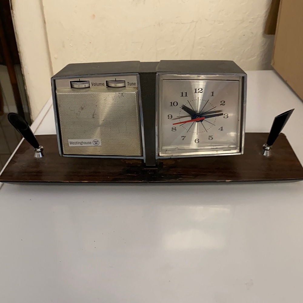 Antique transistor radio.  AM only.